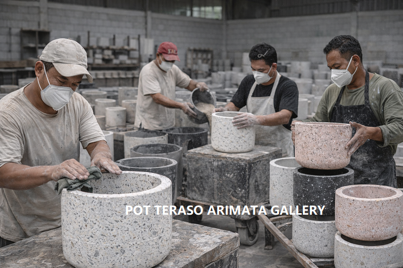 image pabrik pengrajin pot teraso 